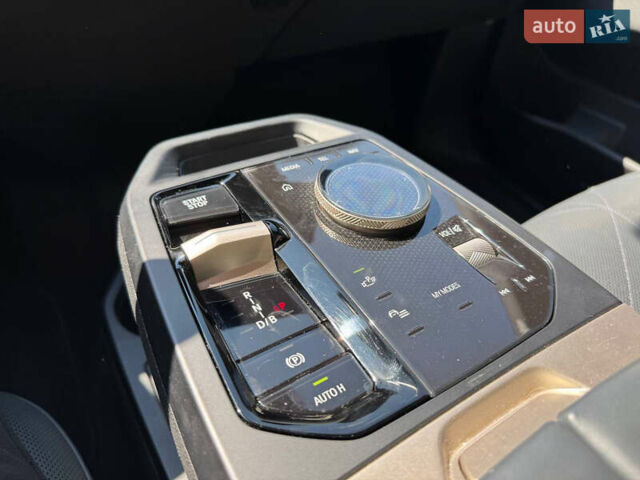 Белый БМВ iX, объемом двигателя 0 л и пробегом 64 тыс. км за 45999 $, фото 78 на Automoto.ua
