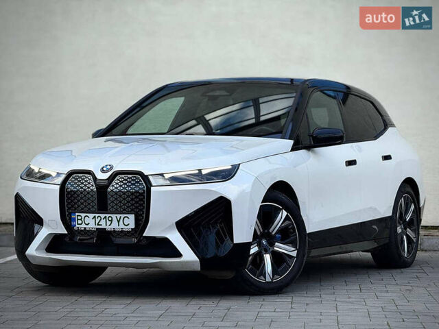 Белый БМВ iX, объемом двигателя 0 л и пробегом 70 тыс. км за 45999 $, фото 12 на Automoto.ua