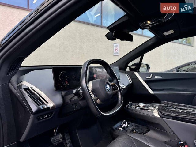 Белый БМВ iX, объемом двигателя 0 л и пробегом 70 тыс. км за 45999 $, фото 65 на Automoto.ua