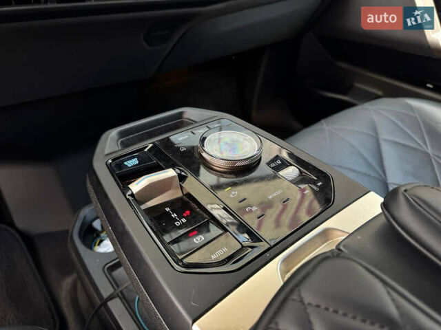 Белый БМВ iX, объемом двигателя 0 л и пробегом 70 тыс. км за 45999 $, фото 72 на Automoto.ua