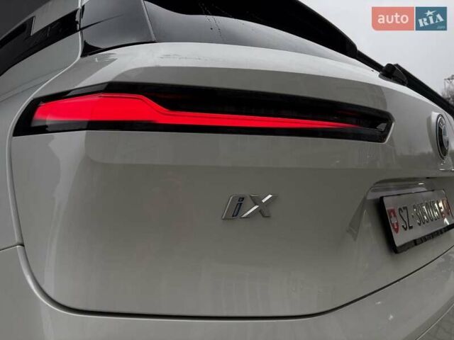 Білий БМВ iX, об'ємом двигуна 0 л та пробігом 90 тис. км за 42990 $, фото 21 на Automoto.ua