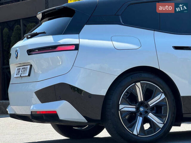Белый БМВ iX, объемом двигателя 0 л и пробегом 64 тыс. км за 45999 $, фото 34 на Automoto.ua