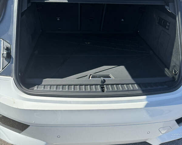 Белый БМВ iX, объемом двигателя 0 л и пробегом 48 тыс. км за 55000 $, фото 5 на Automoto.ua