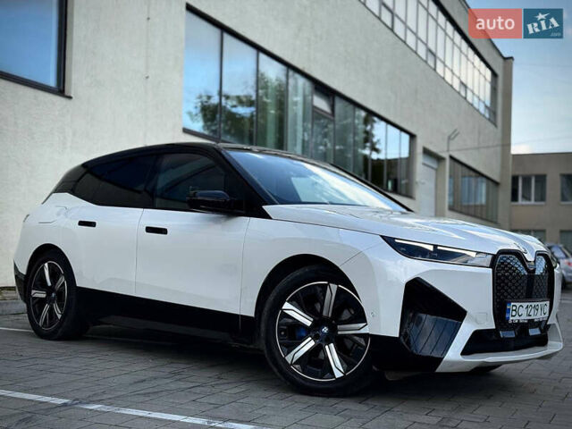 Белый БМВ iX, объемом двигателя 0 л и пробегом 70 тыс. км за 45999 $, фото 20 на Automoto.ua