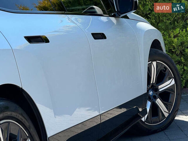 Белый БМВ iX, объемом двигателя 0 л и пробегом 64 тыс. км за 45999 $, фото 36 на Automoto.ua