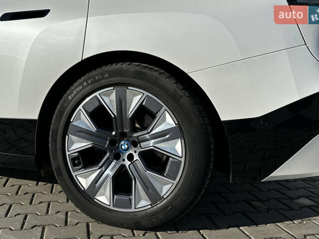Белый БМВ iX, объемом двигателя 0 л и пробегом 20 тыс. км за 58999 $, фото 48 на Automoto.ua
