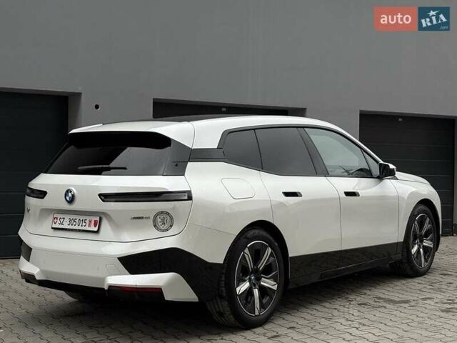 Білий БМВ iX, об'ємом двигуна 0 л та пробігом 90 тис. км за 42990 $, фото 12 на Automoto.ua