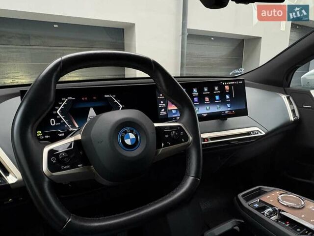 Білий БМВ iX, об'ємом двигуна 0 л та пробігом 90 тис. км за 42990 $, фото 48 на Automoto.ua