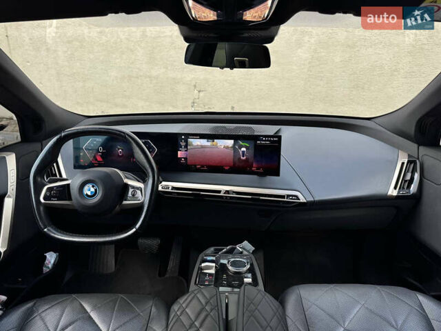Белый БМВ iX, объемом двигателя 0 л и пробегом 70 тыс. км за 45999 $, фото 48 на Automoto.ua