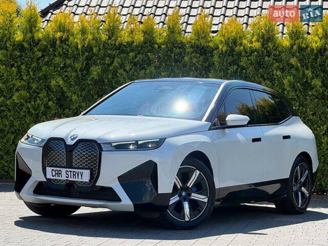Белый БМВ iX, объемом двигателя 0 л и пробегом 64 тыс. км за 45999 $, фото 1 на Automoto.ua