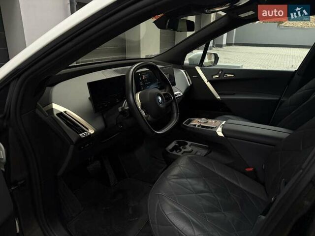 Білий БМВ iX, об'ємом двигуна 0 л та пробігом 90 тис. км за 42990 $, фото 24 на Automoto.ua