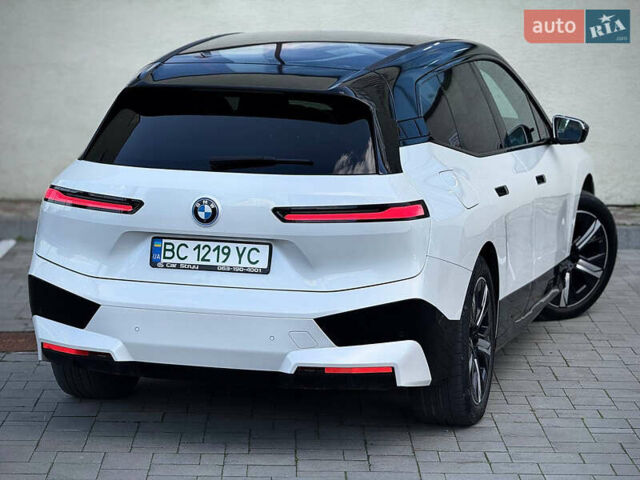 Белый БМВ iX, объемом двигателя 0 л и пробегом 70 тыс. км за 45999 $, фото 25 на Automoto.ua