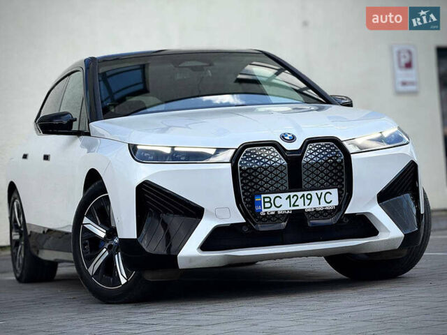 Белый БМВ iX, объемом двигателя 0 л и пробегом 70 тыс. км за 45999 $, фото 17 на Automoto.ua