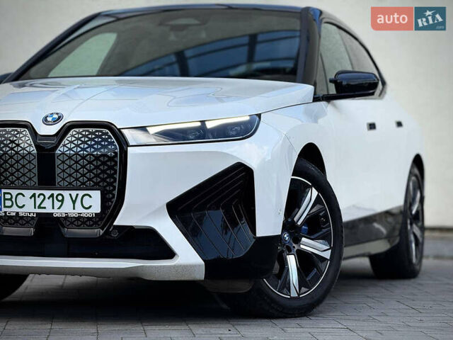 Белый БМВ iX, объемом двигателя 0 л и пробегом 70 тыс. км за 45999 $, фото 6 на Automoto.ua