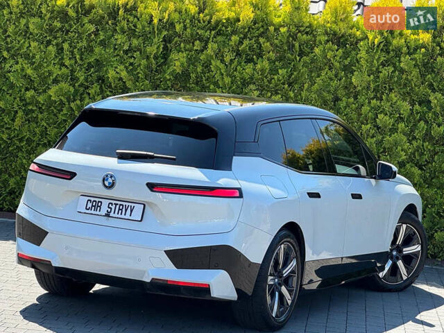 Белый БМВ iX, объемом двигателя 0 л и пробегом 64 тыс. км за 45999 $, фото 30 на Automoto.ua