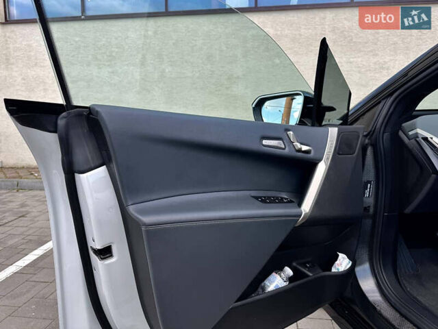 Белый БМВ iX, объемом двигателя 0 л и пробегом 70 тыс. км за 45999 $, фото 66 на Automoto.ua