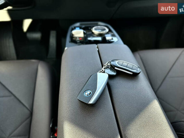 Белый БМВ iX, объемом двигателя 0 л и пробегом 20 тыс. км за 58999 $, фото 24 на Automoto.ua