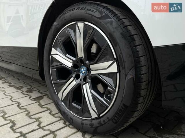 Білий БМВ iX, об'ємом двигуна 0 л та пробігом 90 тис. км за 42990 $, фото 19 на Automoto.ua