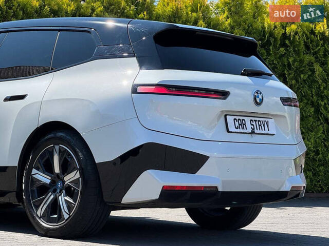 Белый БМВ iX, объемом двигателя 0 л и пробегом 64 тыс. км за 45999 $, фото 27 на Automoto.ua