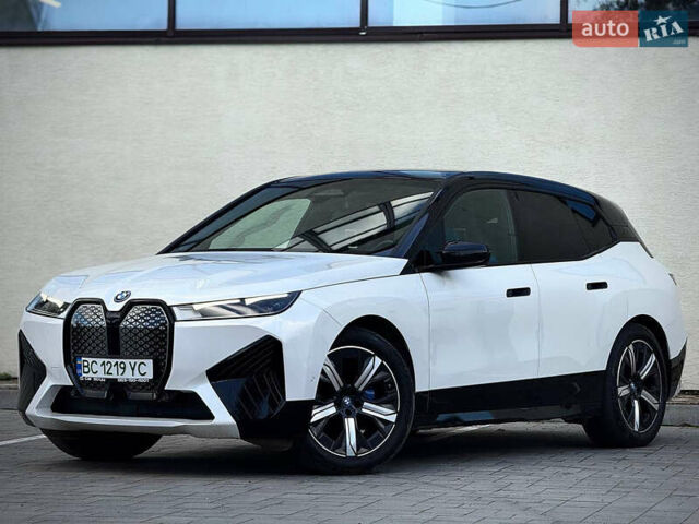 Белый БМВ iX, объемом двигателя 0 л и пробегом 70 тыс. км за 45999 $, фото 13 на Automoto.ua