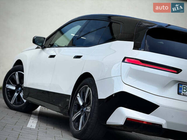 Белый БМВ iX, объемом двигателя 0 л и пробегом 70 тыс. км за 45999 $, фото 37 на Automoto.ua
