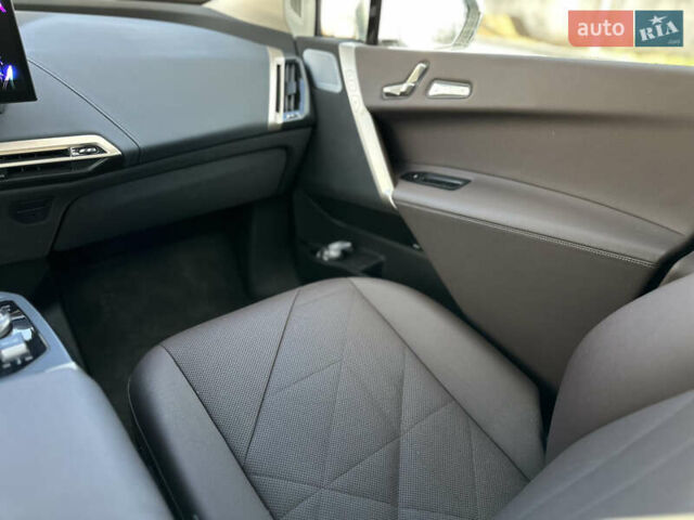 Белый БМВ iX, объемом двигателя 0 л и пробегом 20 тыс. км за 58999 $, фото 23 на Automoto.ua