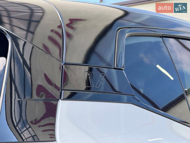 Белый БМВ iX, объемом двигателя 0 л и пробегом 70 тыс. км за 45999 $, фото 35 на Automoto.ua