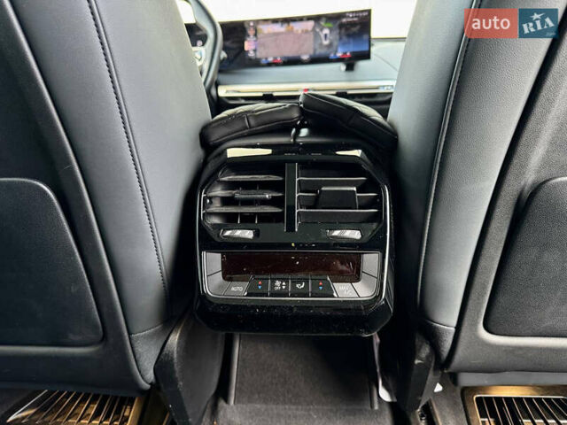 Белый БМВ iX, объемом двигателя 0 л и пробегом 70 тыс. км за 45999 $, фото 51 на Automoto.ua