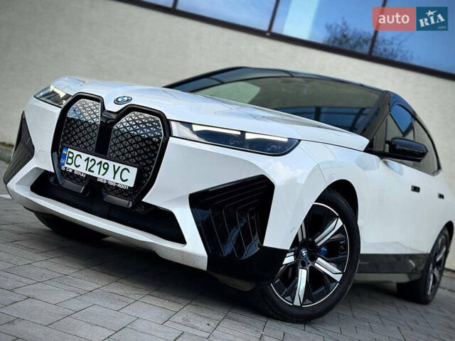 Белый БМВ iX, объемом двигателя 0 л и пробегом 70 тыс. км за 45999 $, фото 8 на Automoto.ua