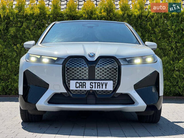 Белый БМВ iX, объемом двигателя 0 л и пробегом 64 тыс. км за 45999 $, фото 18 на Automoto.ua