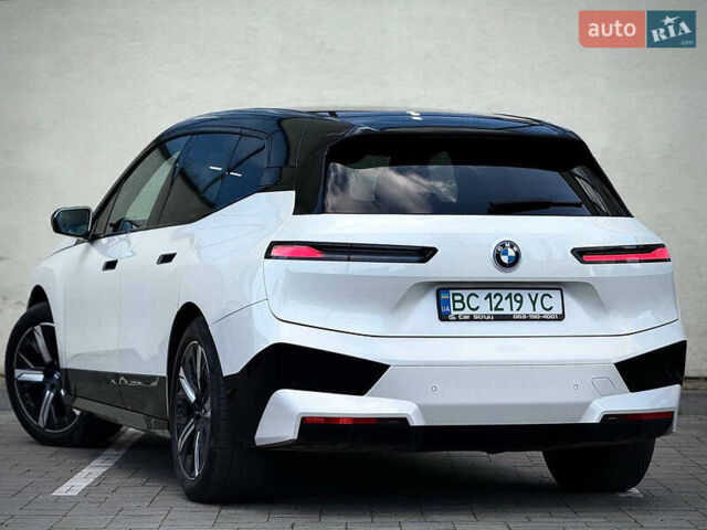 Белый БМВ iX, объемом двигателя 0 л и пробегом 70 тыс. км за 45999 $, фото 32 на Automoto.ua