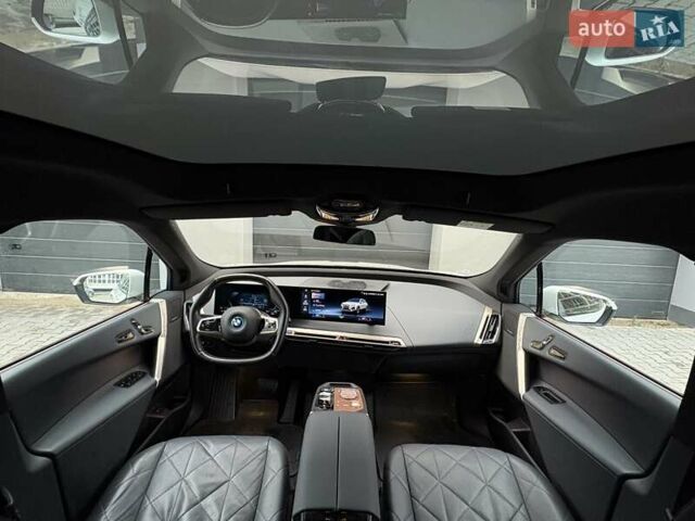Білий БМВ iX, об'ємом двигуна 0 л та пробігом 90 тис. км за 42990 $, фото 23 на Automoto.ua