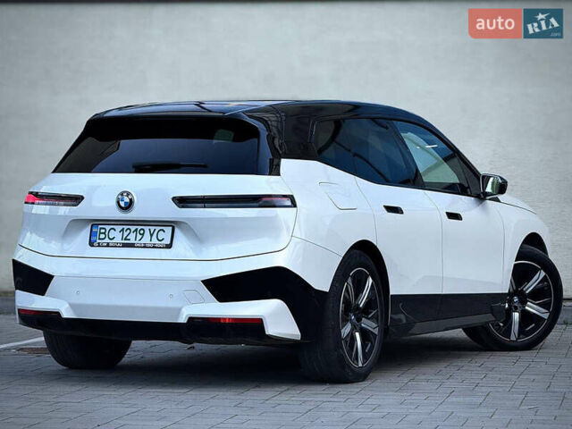 Белый БМВ iX, объемом двигателя 0 л и пробегом 70 тыс. км за 45999 $, фото 21 на Automoto.ua