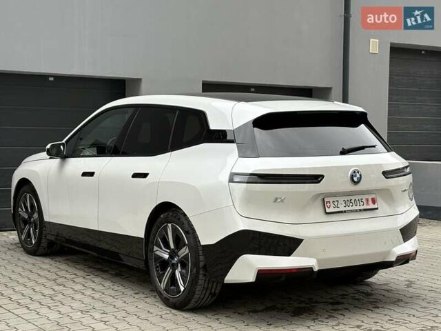 Білий БМВ iX, об'ємом двигуна 0 л та пробігом 90 тис. км за 42990 $, фото 11 на Automoto.ua