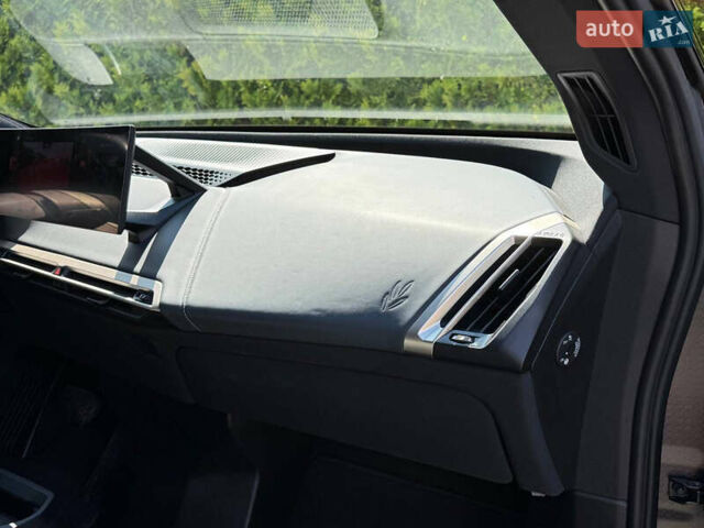 Белый БМВ iX, объемом двигателя 0 л и пробегом 64 тыс. км за 45999 $, фото 45 на Automoto.ua
