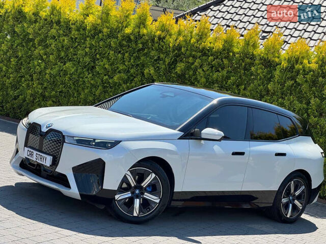 Белый БМВ iX, объемом двигателя 0 л и пробегом 64 тыс. км за 45999 $, фото 17 на Automoto.ua