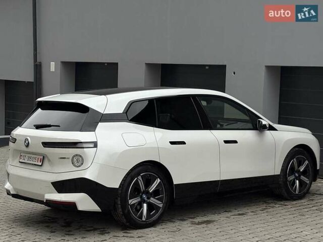 Білий БМВ iX, об'ємом двигуна 0 л та пробігом 90 тис. км за 42990 $, фото 17 на Automoto.ua