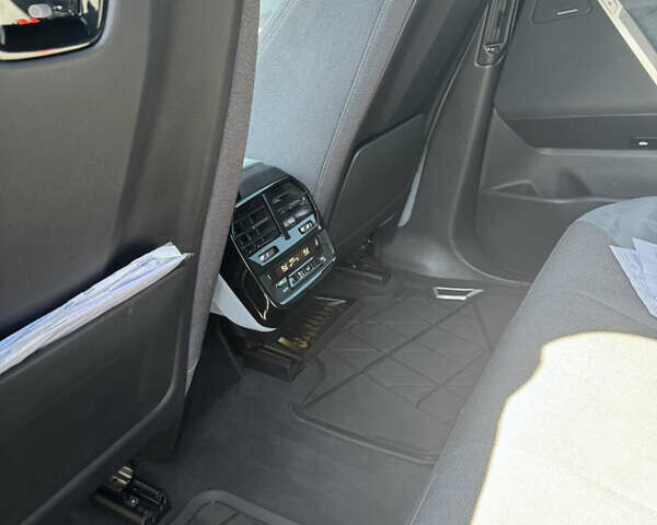 Белый БМВ iX, объемом двигателя 0 л и пробегом 48 тыс. км за 55000 $, фото 6 на Automoto.ua