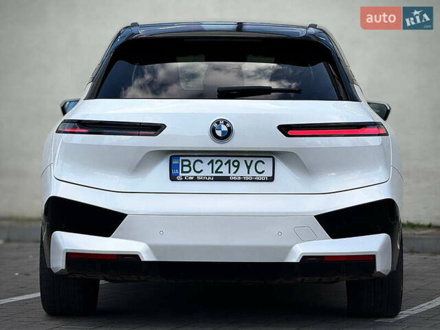 Белый БМВ iX, объемом двигателя 0 л и пробегом 70 тыс. км за 45999 $, фото 33 на Automoto.ua