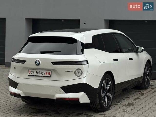 Білий БМВ iX, об'ємом двигуна 0 л та пробігом 90 тис. км за 42990 $, фото 15 на Automoto.ua