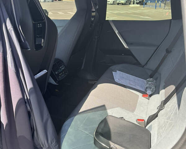 Белый БМВ iX, объемом двигателя 0 л и пробегом 48 тыс. км за 55000 $, фото 7 на Automoto.ua