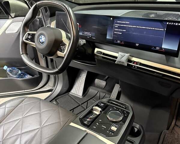 Белый БМВ iX, объемом двигателя 0 л и пробегом 22 тыс. км за 79000 $, фото 7 на Automoto.ua