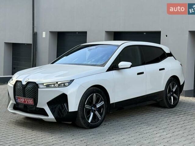 Белый БМВ iX, объемом двигателя 0 л и пробегом 69 тыс. км за 58300 $, фото 13 на Automoto.ua