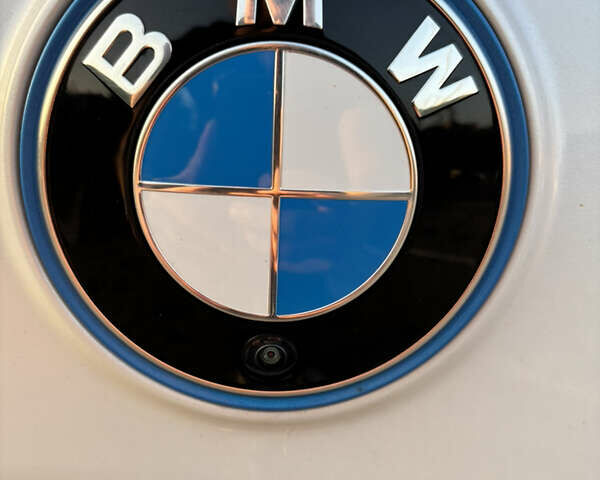 Белый БМВ iX, объемом двигателя 0 л и пробегом 57 тыс. км за 56700 $, фото 33 на Automoto.ua