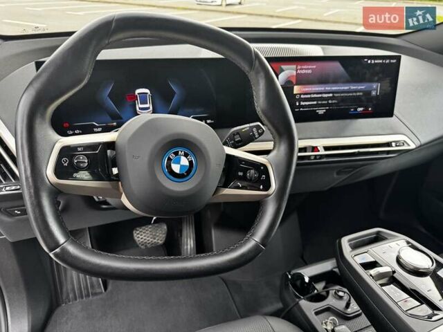 Белый БМВ iX, объемом двигателя 0 л и пробегом 56 тыс. км за 47999 $, фото 17 на Automoto.ua
