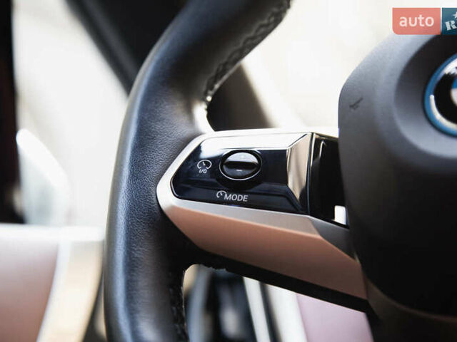 Белый БМВ iX, объемом двигателя 0 л и пробегом 22 тыс. км за 69400 $, фото 32 на Automoto.ua