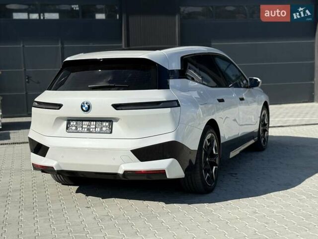 Белый БМВ iX, объемом двигателя 0 л и пробегом 89 тыс. км за 65900 $, фото 3 на Automoto.ua