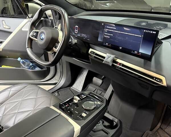 Белый БМВ iX, объемом двигателя 0 л и пробегом 22 тыс. км за 79000 $, фото 9 на Automoto.ua