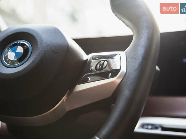 Белый БМВ iX, объемом двигателя 0 л и пробегом 22 тыс. км за 69400 $, фото 33 на Automoto.ua