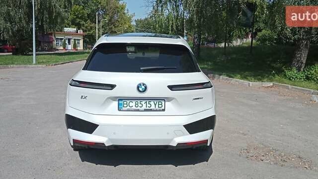 Белый БМВ iX, объемом двигателя 0 л и пробегом 58 тыс. км за 67000 $, фото 3 на Automoto.ua
